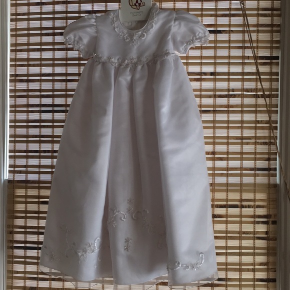 Beautiful Baptism/Christening Gown w/Bonnet - Picture 1 of 5